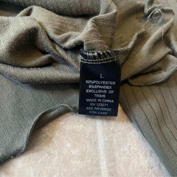 Off the Shoulder Top - Picture 6 of 6